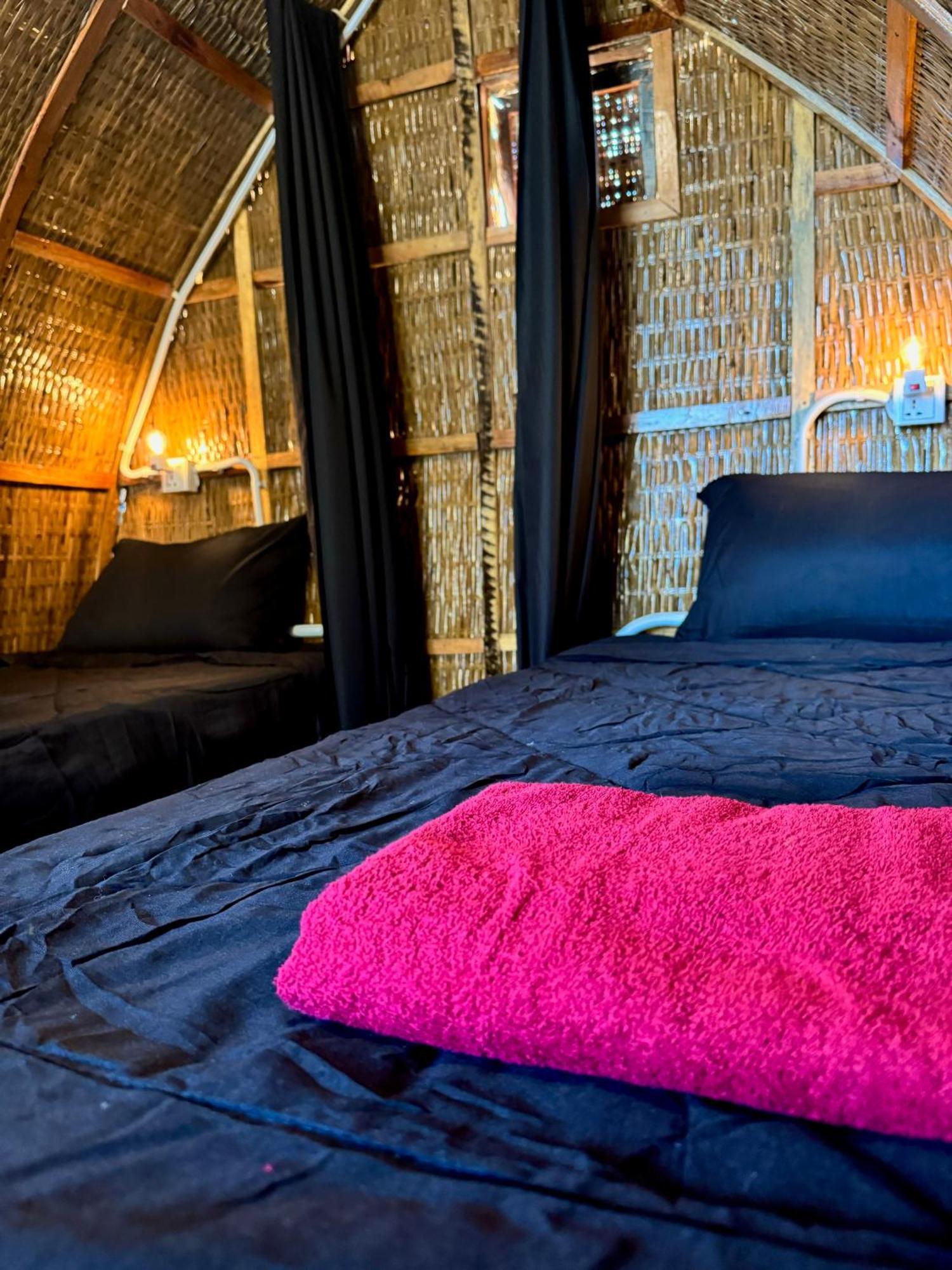 Rafikis Retreat Hostel Derm Tkov Village Luaran gambar