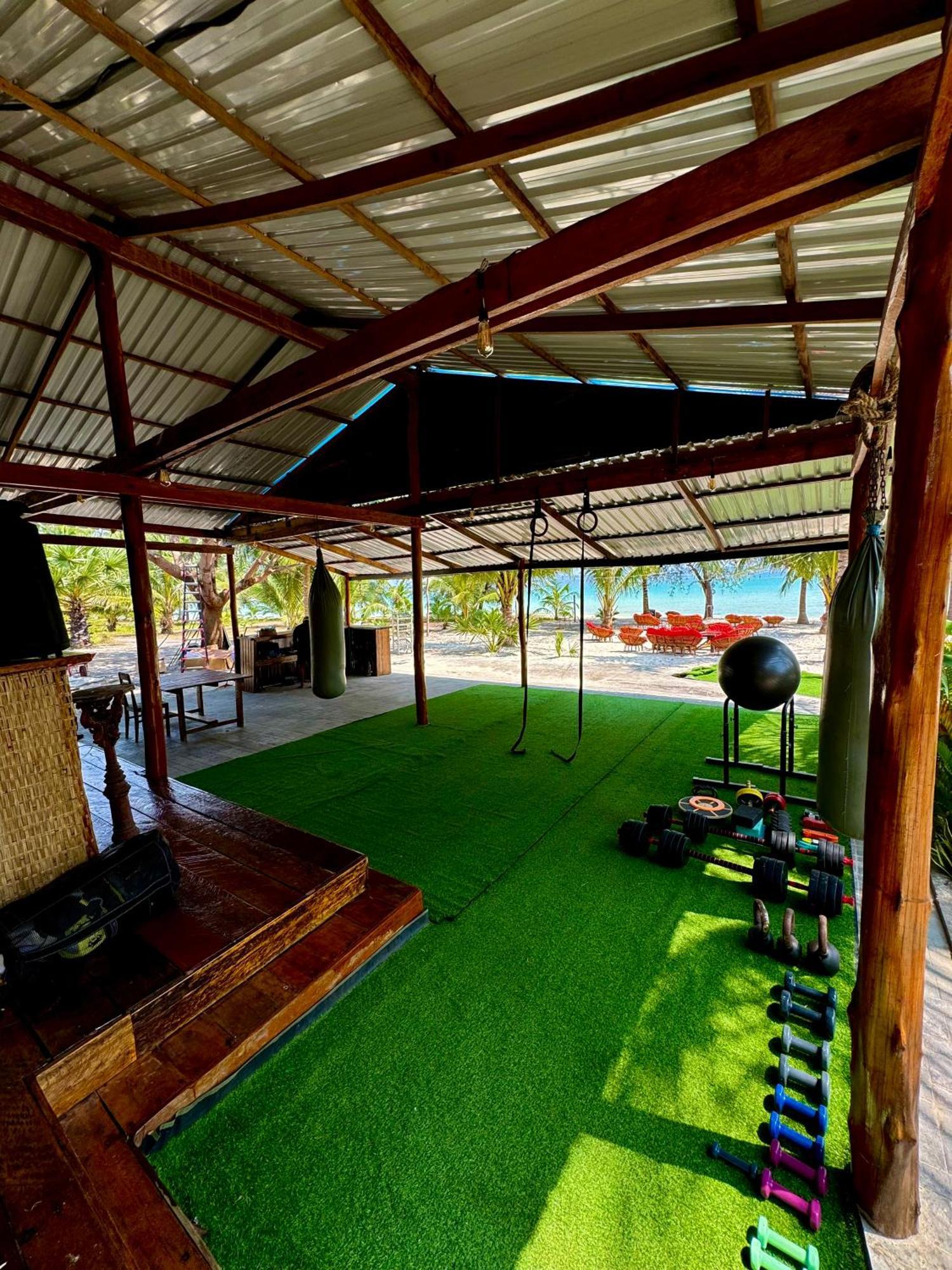 Rafikis Retreat Hostel Derm Tkov Village Luaran gambar